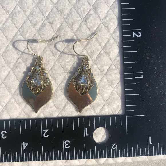Beautiful vintage feel fun lightweight earrings ✨ - Picture 4 of 10